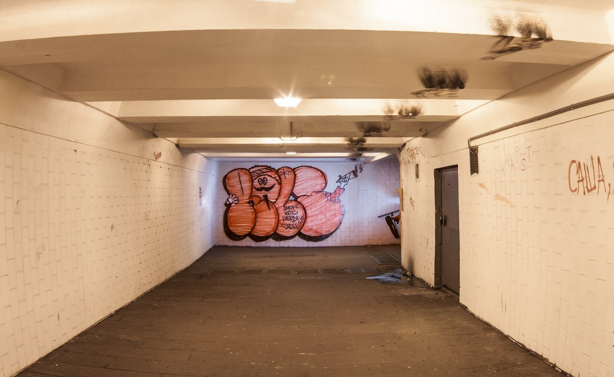 Graffiti Bombing in Moscow - Photo by ROLS - smoke, weed, everyday! (2012)