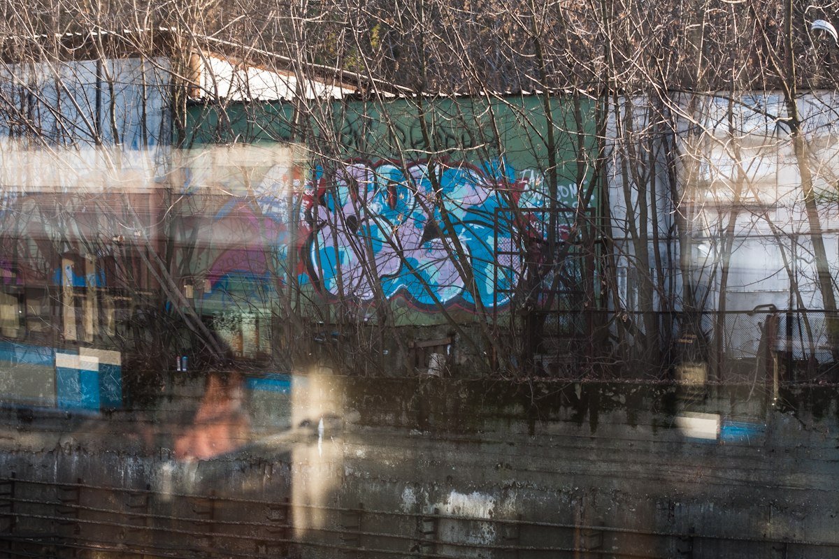 Graffiti Bombing in Moscow - Photo by ROLS (2012)