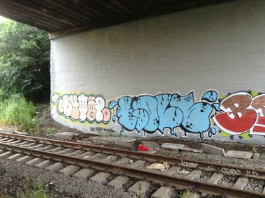 Graffiti Bombing in Saint Petersburg - Photo by ROLS - yo, brqds (2013)