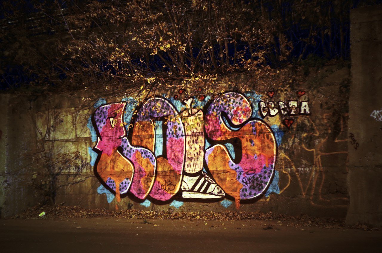Graffiti Bombing in Moscow - Photo by ROLS (2013)