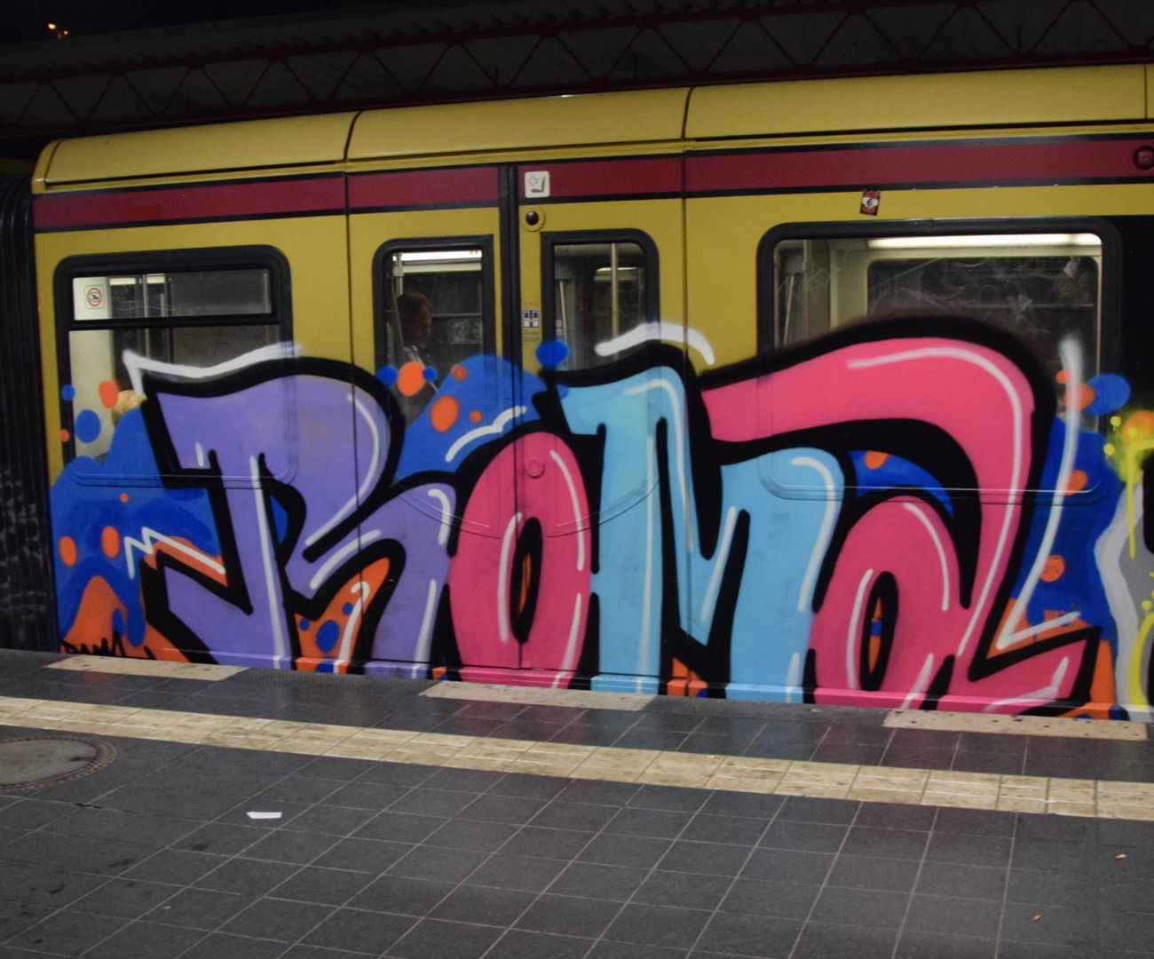Graffiti Train - Photo by ROMANS - roma, tip, maro (2015)
