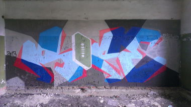 Graffiti Bombing in Russia - Photo by ROPEone - ROPEone (2013)