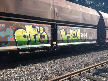 Graffiti Train in Essen - Photo by RORO - möbel, güter, essen