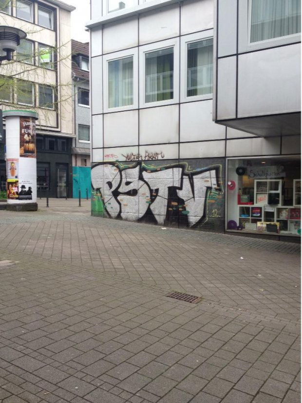 Graffiti Bombing - Photo by RORO (2013)