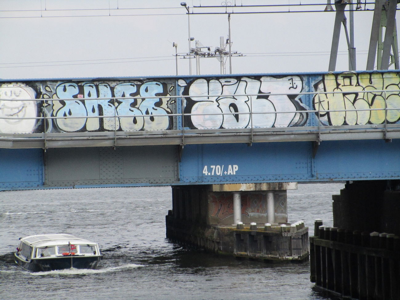 Graffiti Bombing in Amsterdam - Photo by RORO
