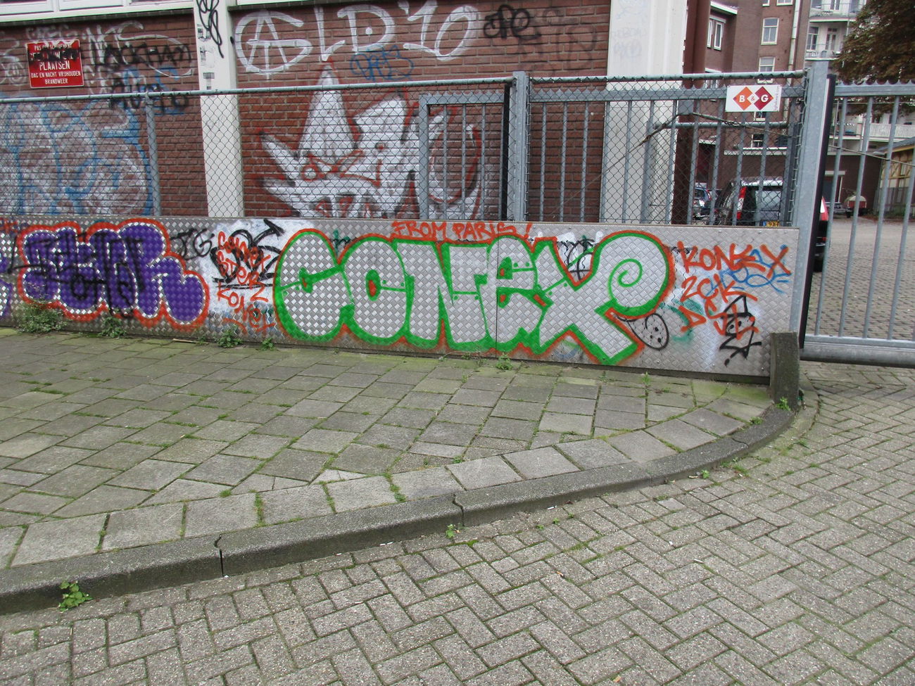 Graffiti Bombing - Photo by RORO