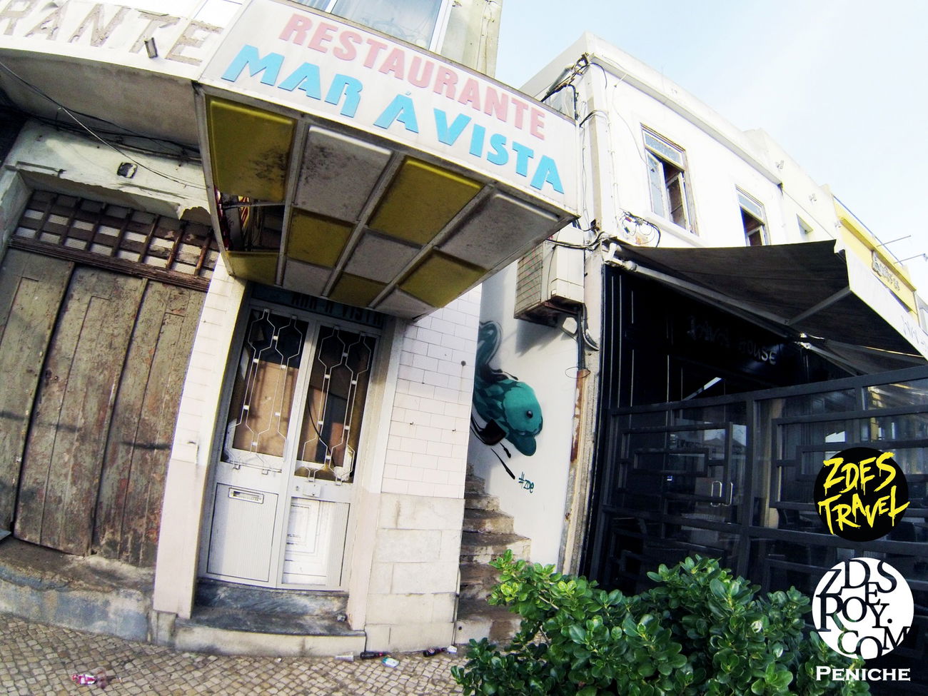 Graffiti Bombing in Rua Arquitecto Paulino Montez - Photo by ROY (2015)