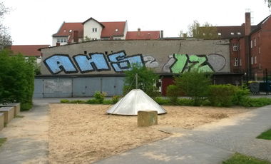 Graffiti Bombing - Photo by ROZE - Roze, AHS, 12 (2014)