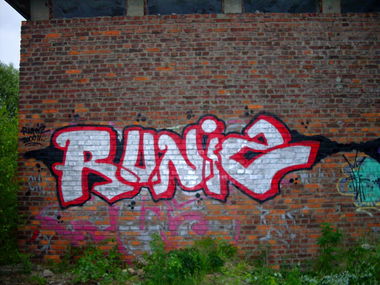 Graffiti Bombing - Photo by RUNIZ - runiz, poland (2011)