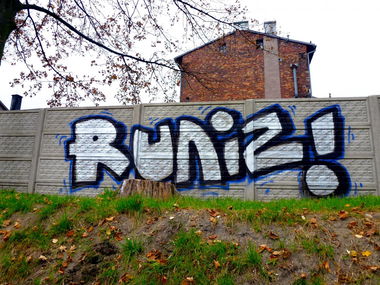 Graffiti Bombing - Photo by RUNIZ - poland, runiz (2012)