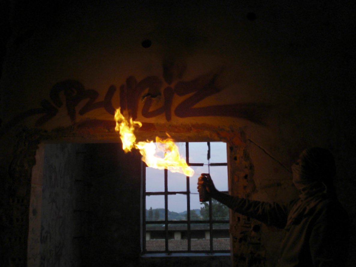 Graffiti Artwork - Photo by RUNIZ - runiz