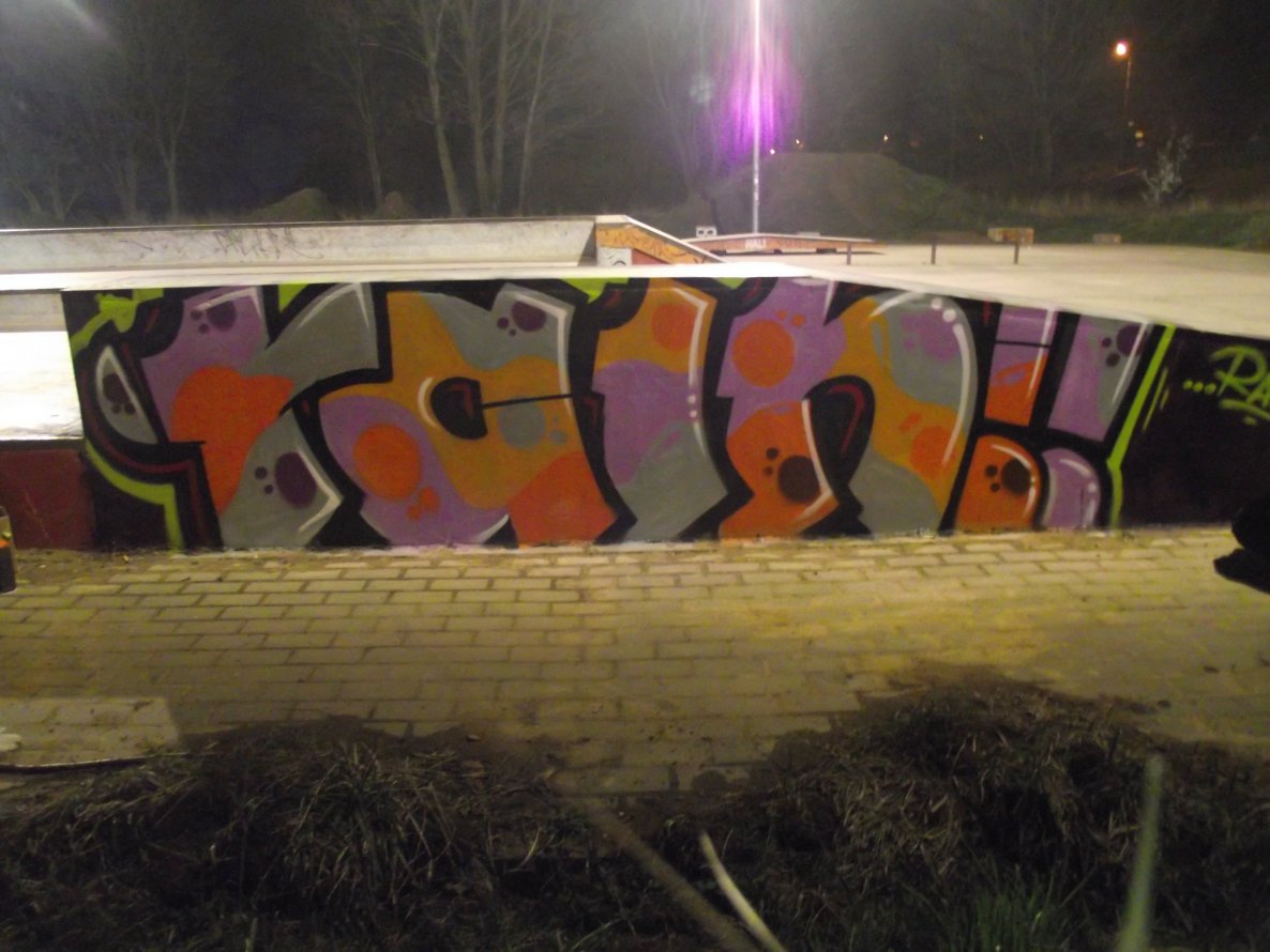 Graffiti Wall in Bazhong - Photo by Rain1 - rain (2014)