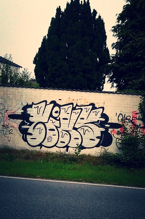 Graffiti Wall - Photo by Rames - tihs, tmk (2012)