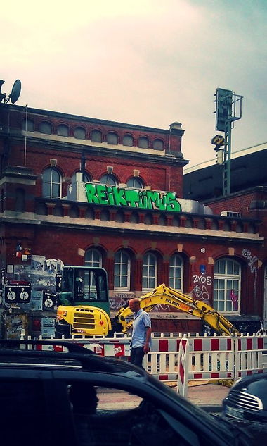 Graffiti Bombing - Photo by Rames - reik, tümus