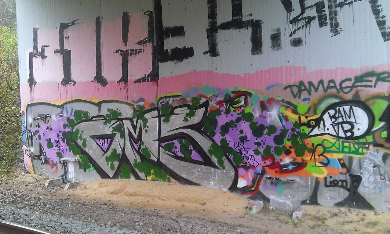 Graffiti Wall - Photo by Rames - oms, 31k