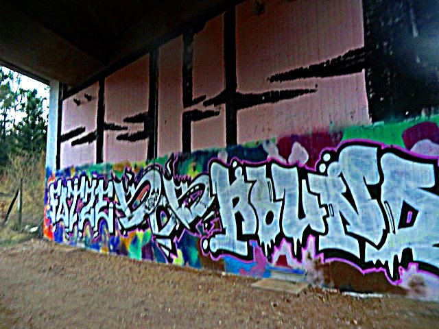 Graffiti Wall - Photo by Rames - zeks, brd, round