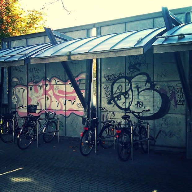 Graffiti Wall - Photo by Rames - ores, oris, nmr