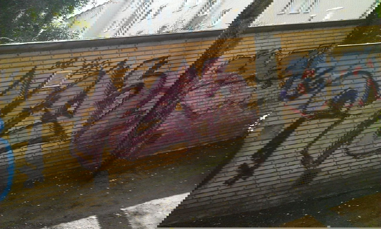 Graffiti Bombing - Photo by Rames - yck (2002)