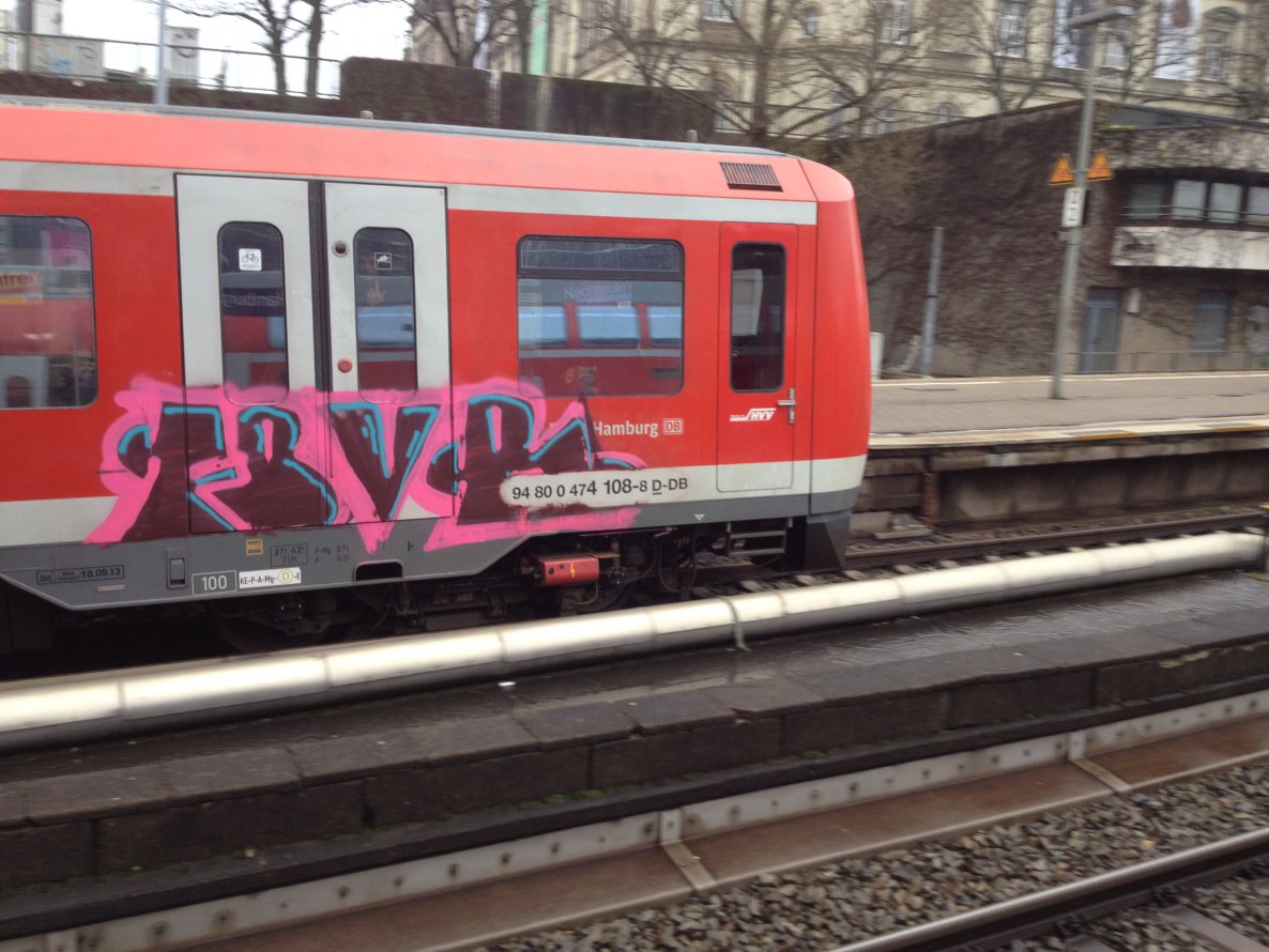 Graffiti Train - Photo by Rames - fever, fevr