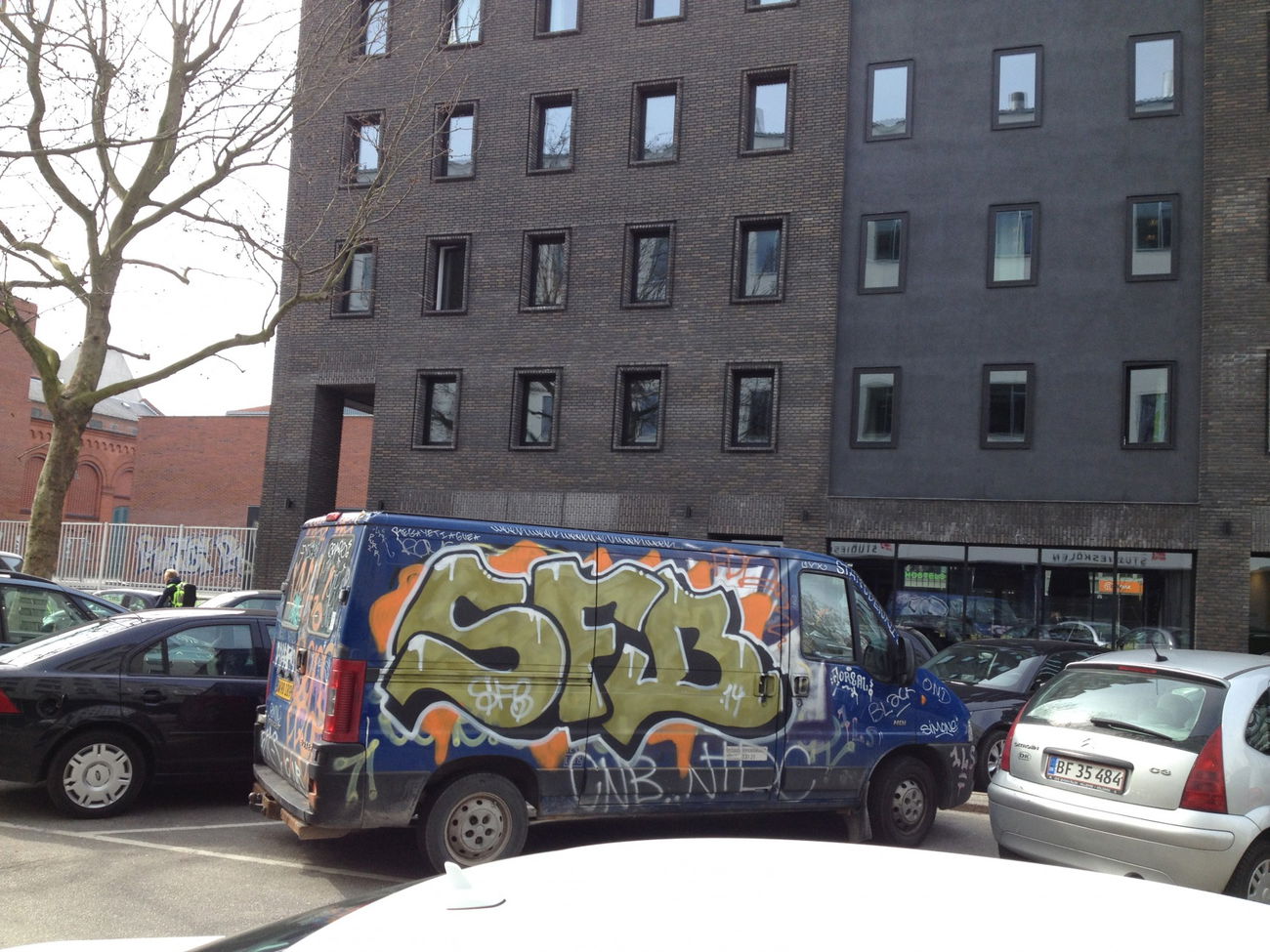 Graffiti Bombing in Copenhagen - Photo by Rames - sfb, copenagen, truk