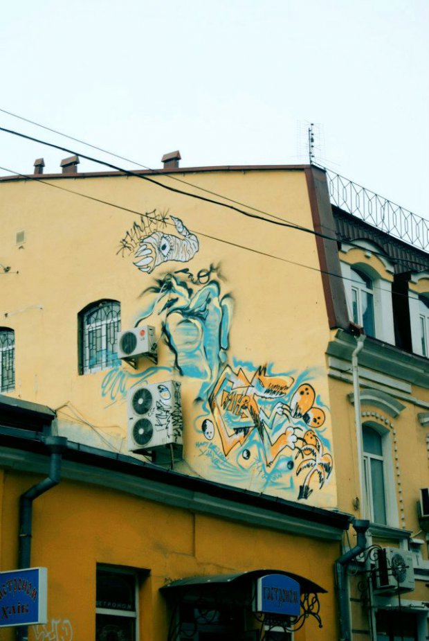 Graffiti Bombing in Kyiv - Photo by Raphael - pk, poplavok, rowdy (2012)