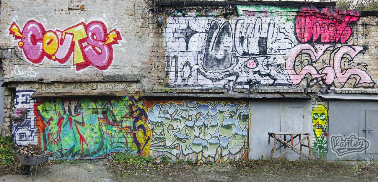 Graffiti Wall in Kyiv - Photo by Raphael - elda, pk, vave (2013)