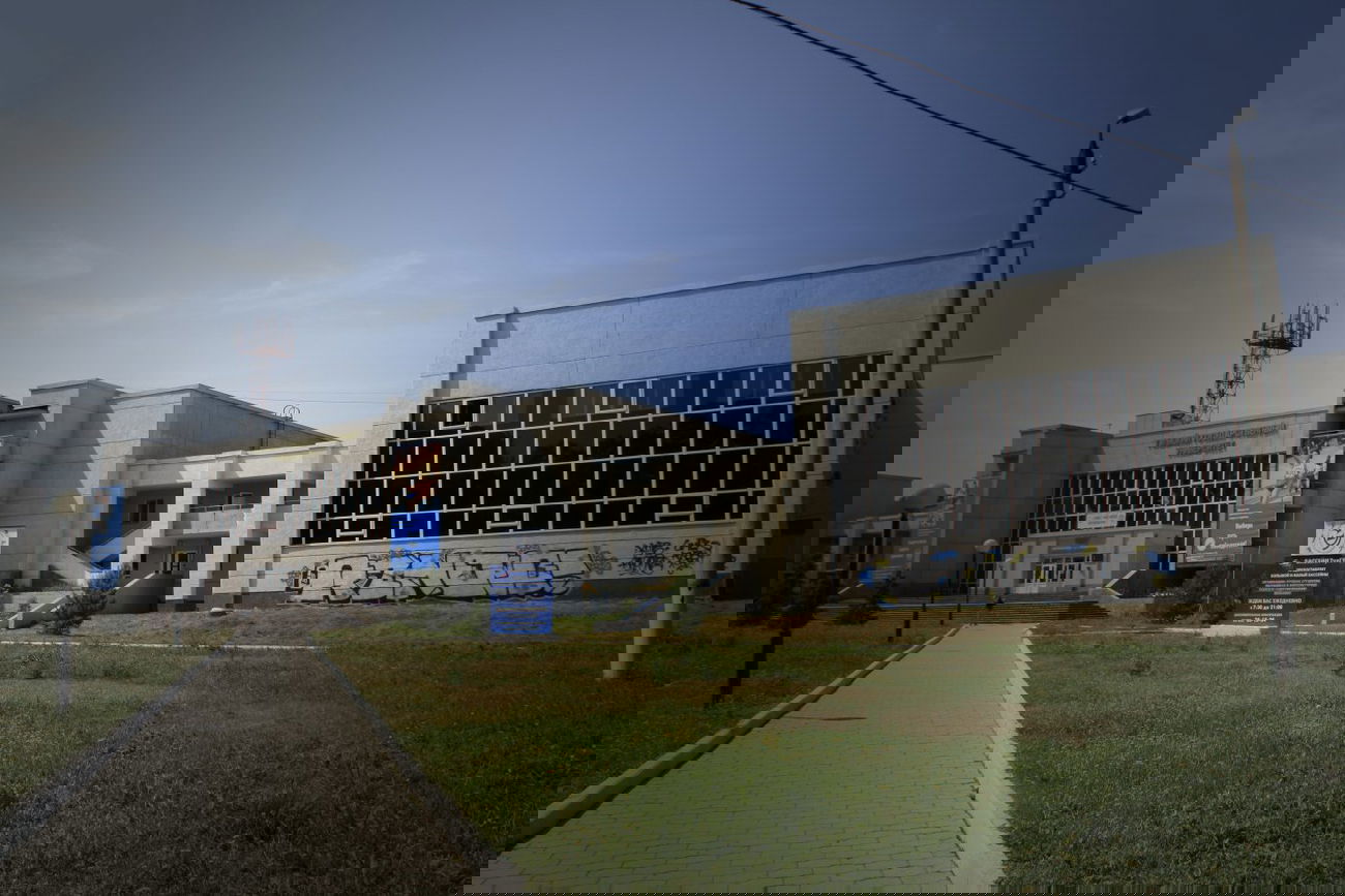 Graffiti Bombing in Tula - Photo by RayOne - block, rayone, aznob (2012)