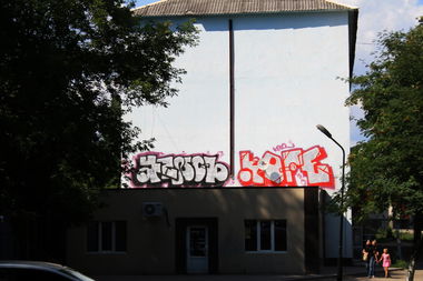 Graffiti Bombing in Tula - Photo by RayOne - rayone, aznob (2011)