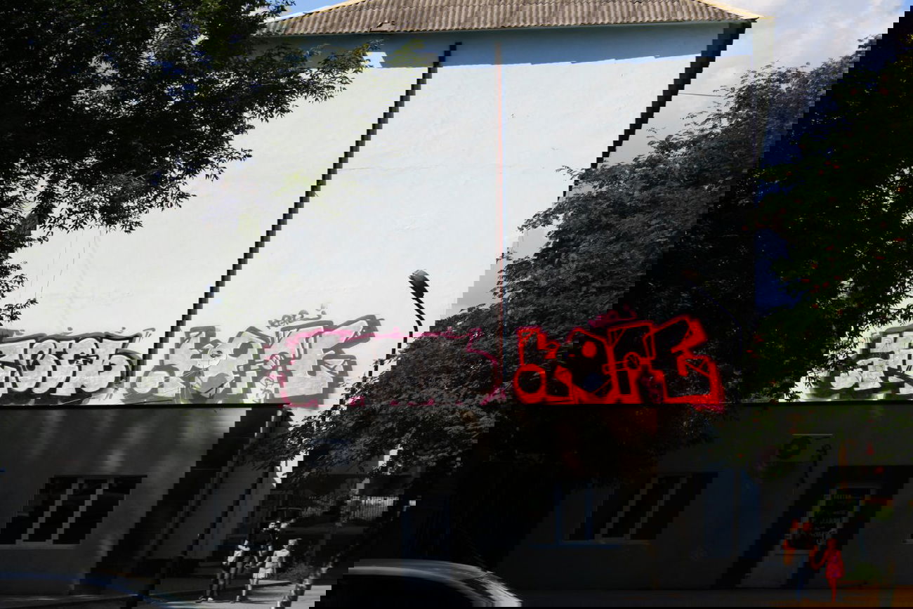 Graffiti Bombing in Tula - Photo by RayOne - rayone, aznob (2011)