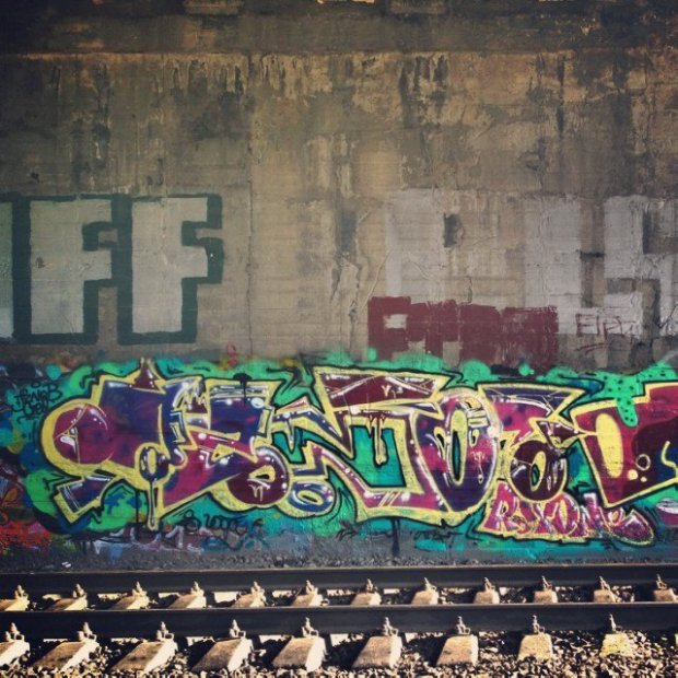 Graffiti Bombing in Tula - Photo by RayOne - aznob, crew, rayone (2014)