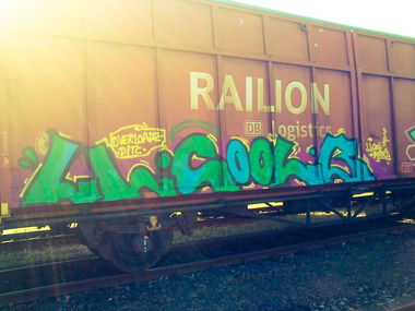 Graffiti Train - Photo by Razional - VZA, llcoolb, btrug