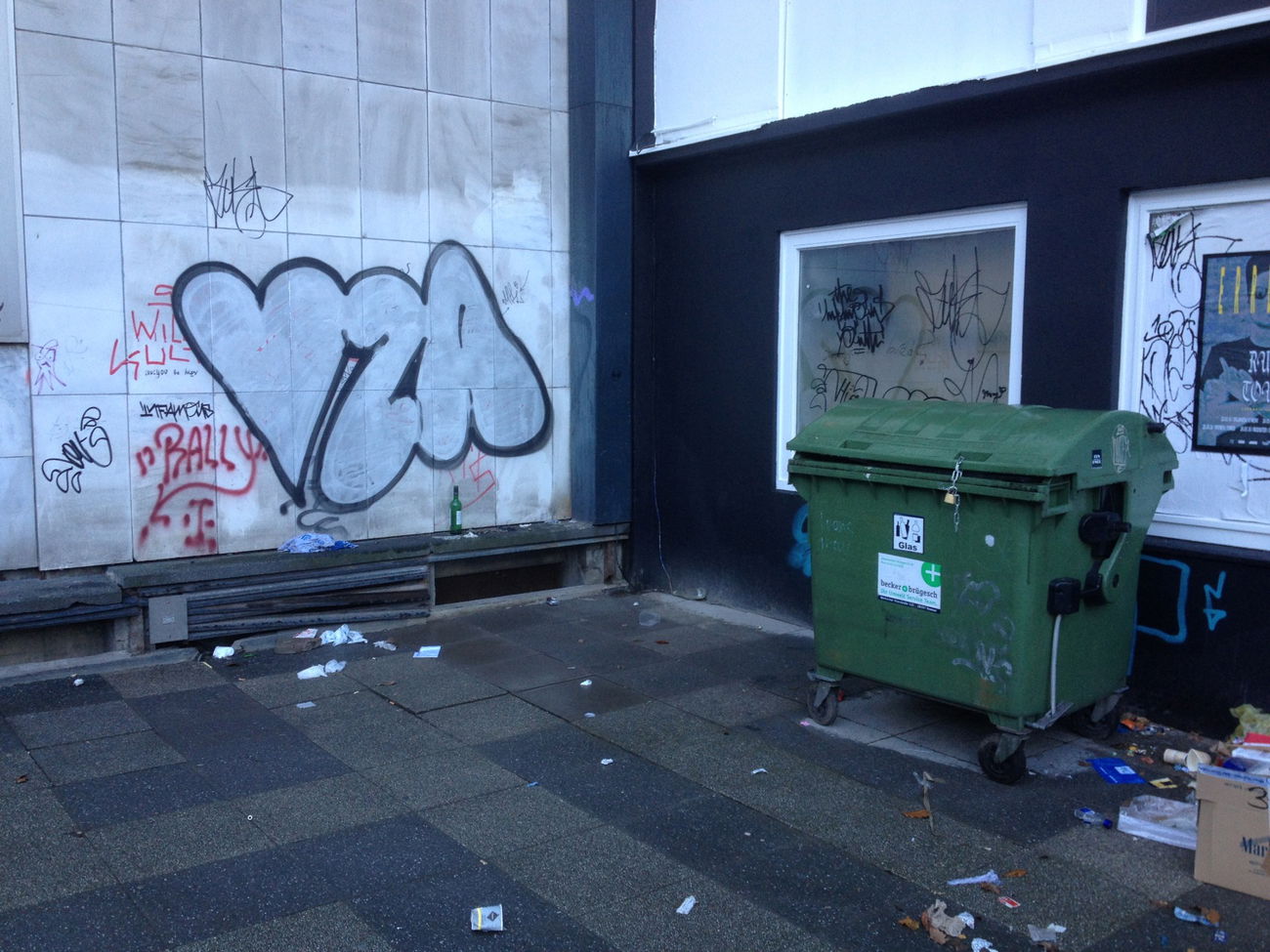 Graffiti Wall - Photo by Razional - VZA