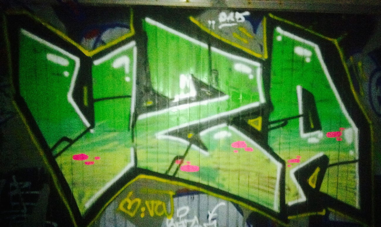 Graffiti Wall in Bremen - Photo by Razional - VZA, URAN