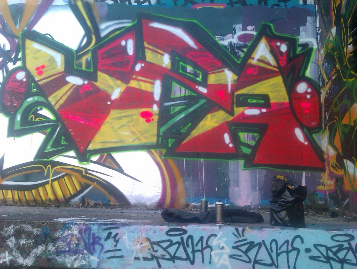 Graffiti Wall - Photo by Razional - VZA (1988)