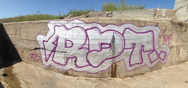 Graffiti Wall - Photo by RealDopeTrip - Toksy (2013)