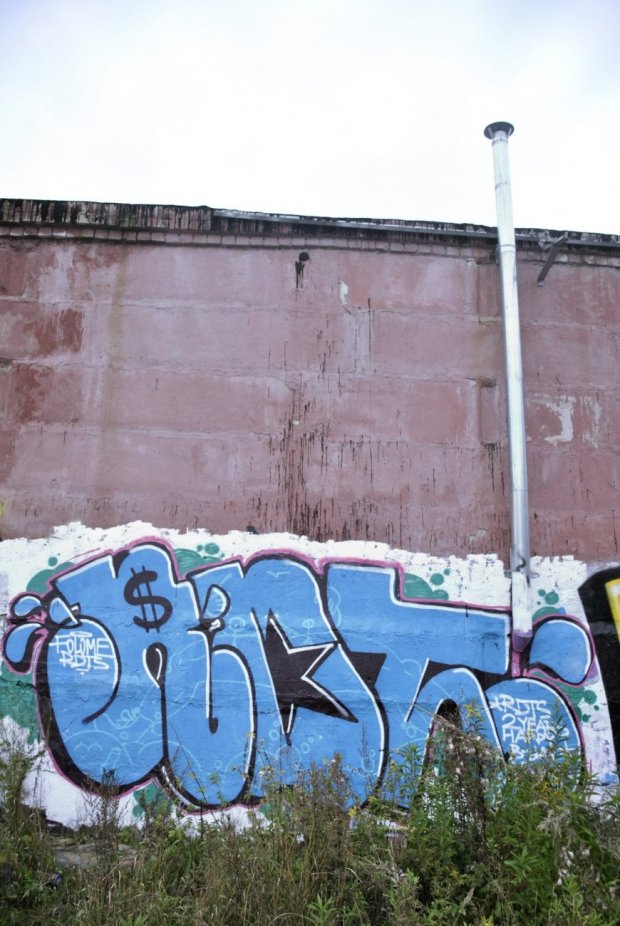 Graffiti Wall - Photo by RealDopeTrip - FoloMe