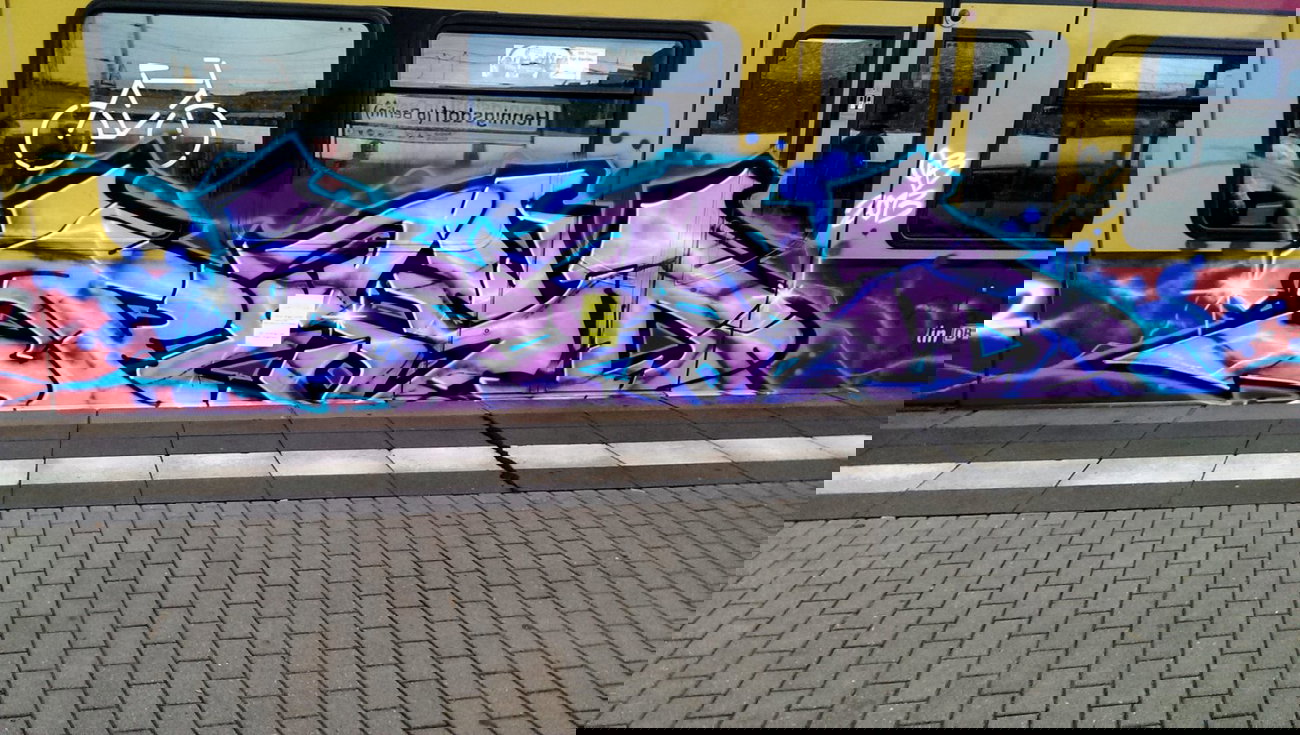 Graffiti Train - Photo by RealGOG - PESD, QB