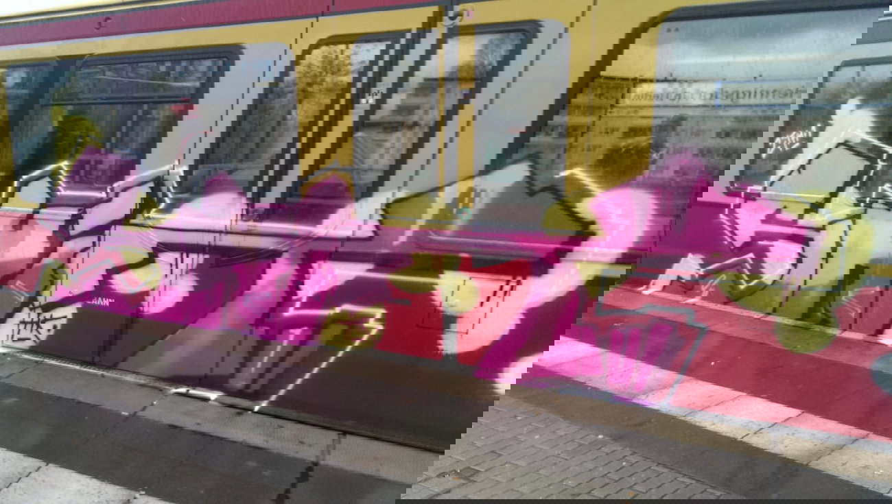 Graffiti Train - Photo by RealGOG - SHIT, HK, GLOK