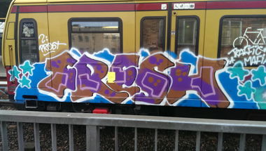 Graffiti Train - Photo by RealGOG - FRESH, BACKER, BACKE