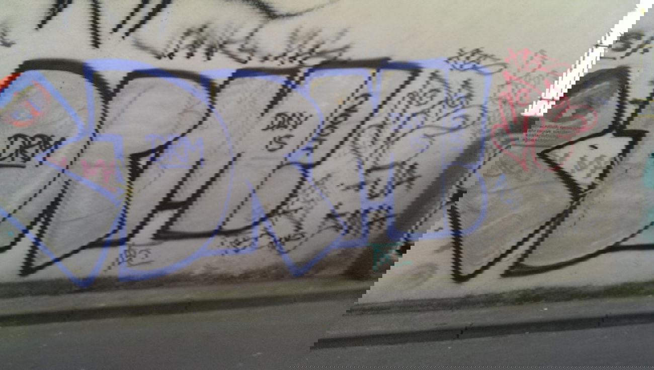 Graffiti Wall - Photo by RealGOG - DRM, HSK, DAVIS