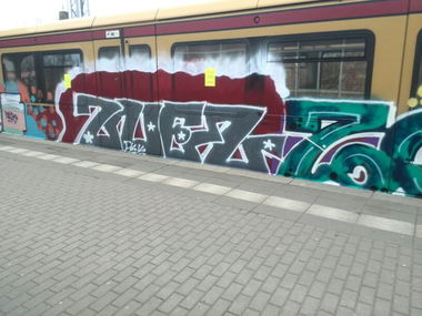 Graffiti Train - Photo by RealGOG - ZUEZ