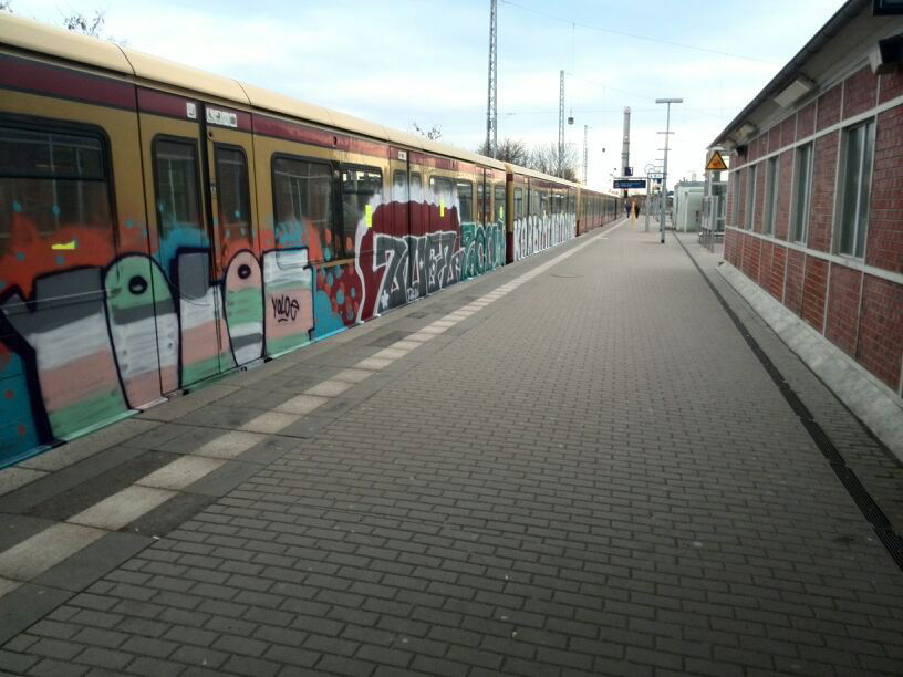 Graffiti Train - Photo by RealGOG - YOLOE, ZUEZ, ZOOM
