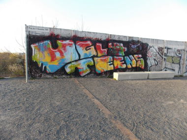 Graffiti Wall - Photo by RealGOG - UT, Ugly, Teens