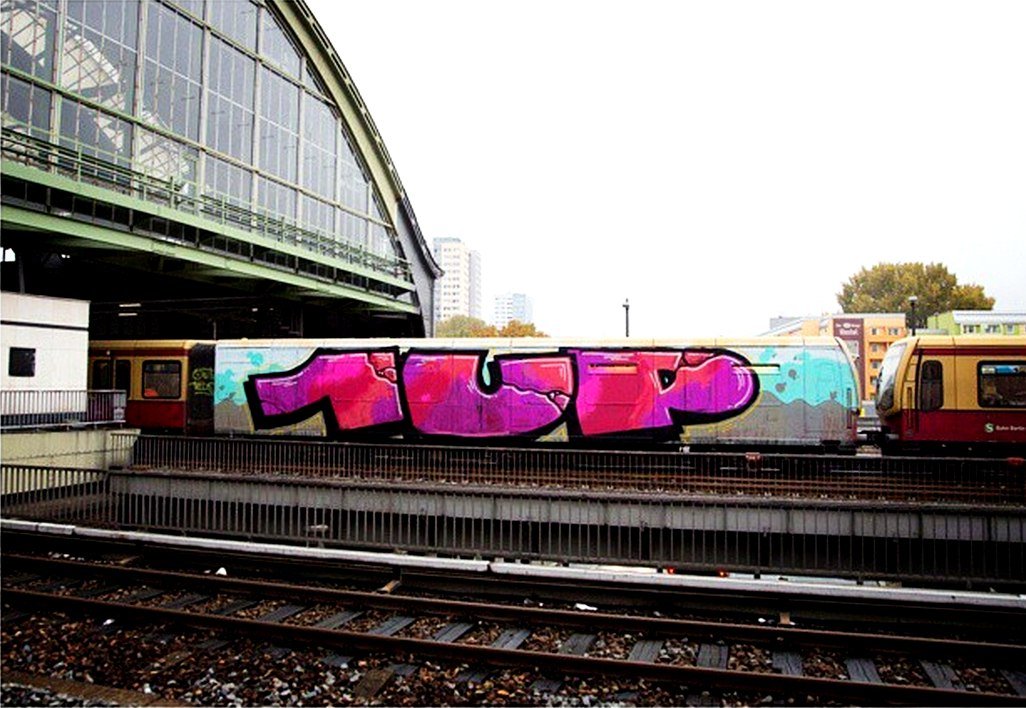 Graffiti Train - Photo by RealGOG - 1up, OneUP, Wholecar