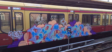 Graffiti Train - Photo by RedOrBlue - Backer, Backe, Tls