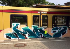 Graffiti Train - Photo by RedOrBlue - Mai, ibes, tcr