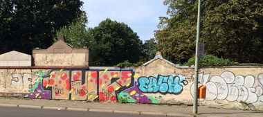 Graffiti Bombing - Photo by RedOrBlue - 1up, One, United