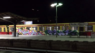 Graffiti Train - Photo by RedOrBlue - Rume, Gruk, Dnb