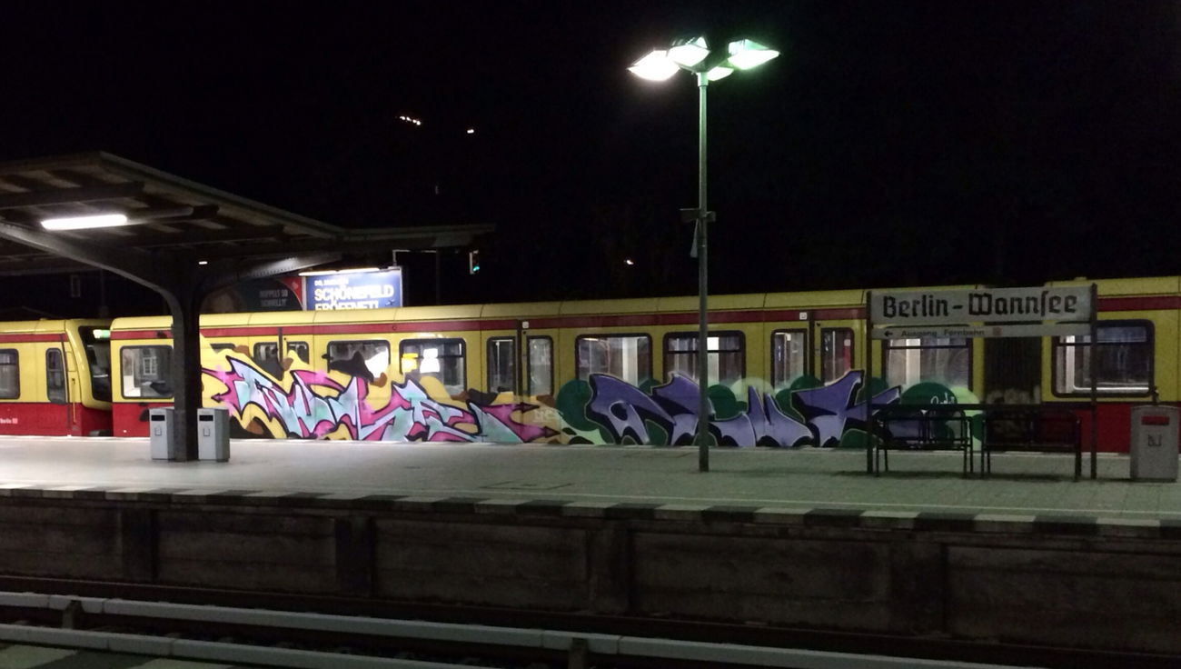 Graffiti Train - Photo by RedOrBlue - Rume, Gruk, Dnb