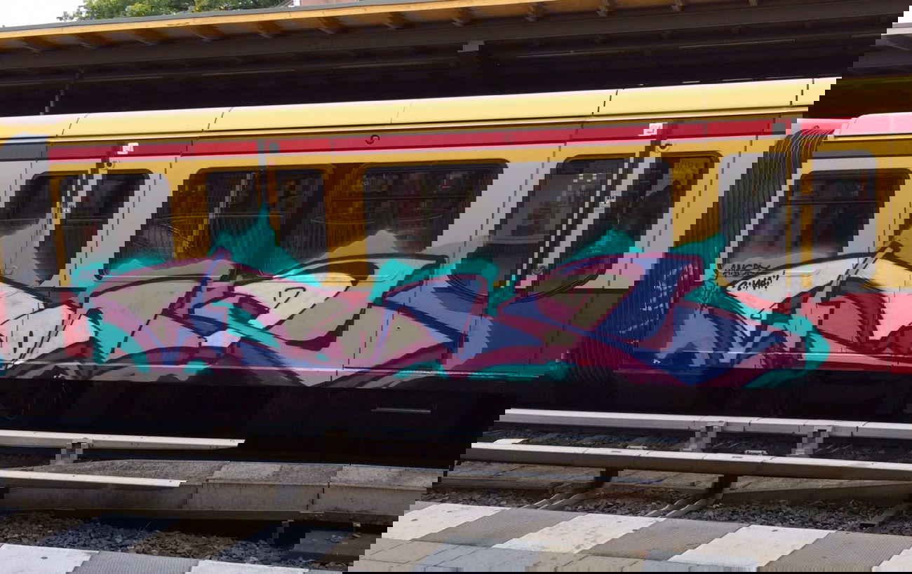 Graffiti Train - Photo by RedOrBlue - Otsi, tour, Moas
